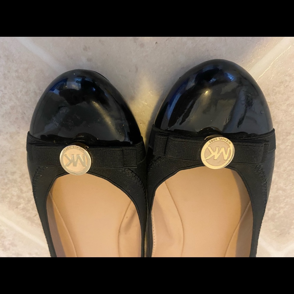 Micheal kors flats. Size 9.5